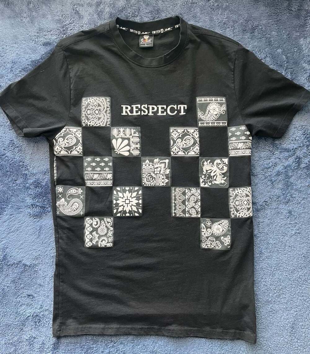 Switch Respect Embroidered Bandana Patches T-Shirt Black Size L